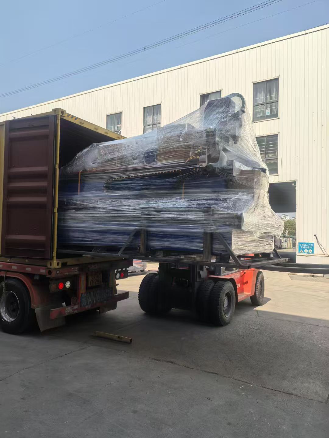 MachForce Machinery yard — XCMG and SANY equipment 1