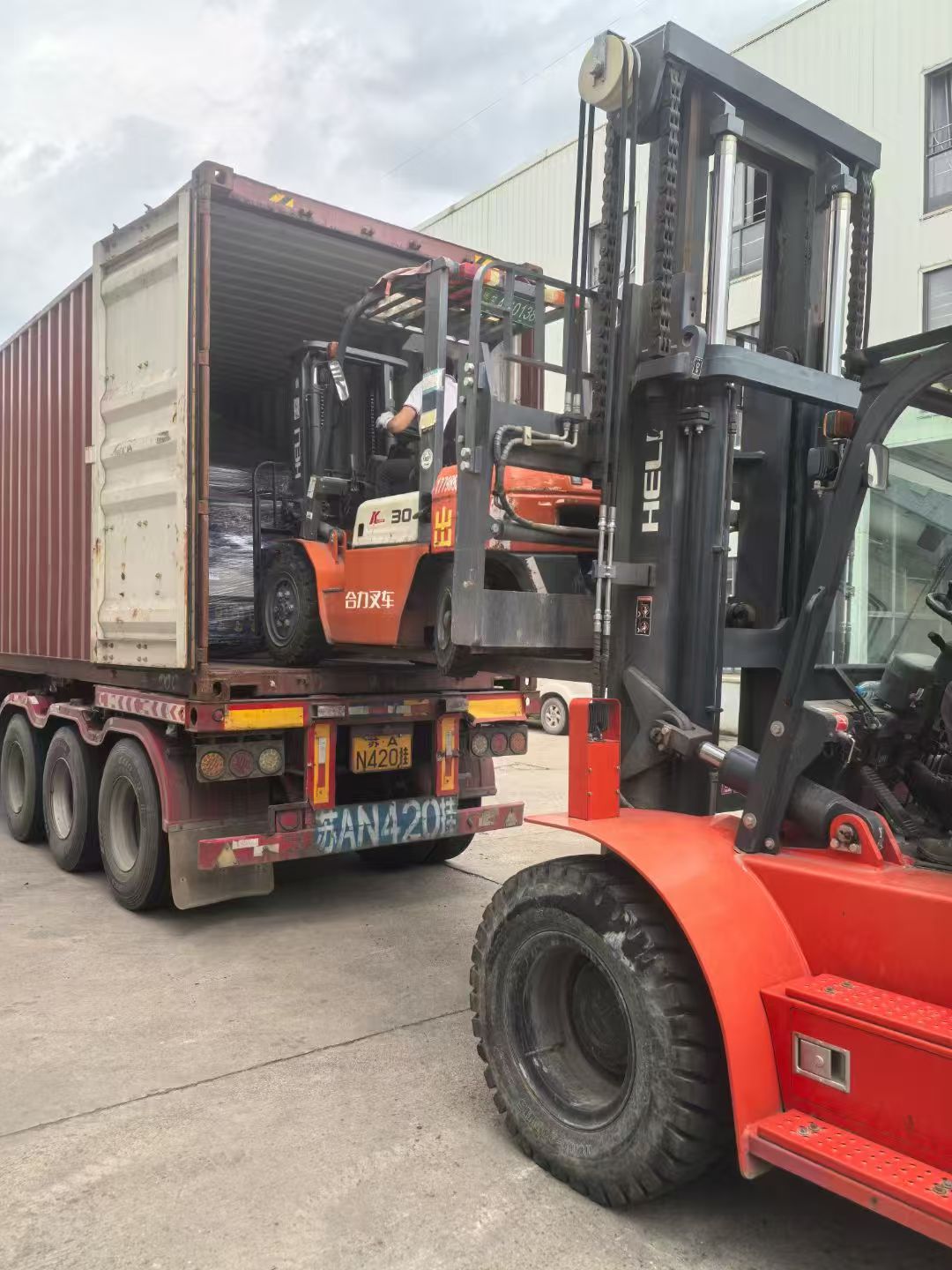 MachForce Machinery yard — XCMG and SANY equipment 2